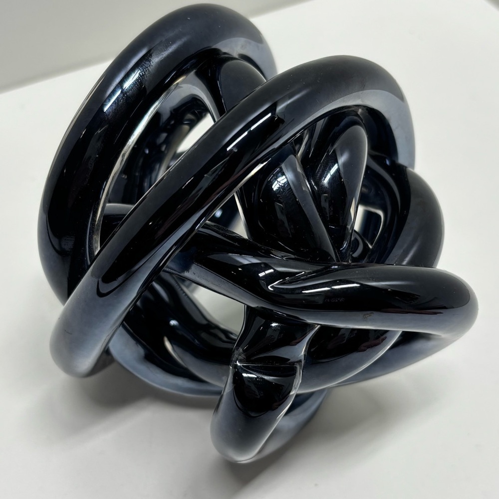 Beautiful dark chrome glass art infinity knot - Picture 4 of 9